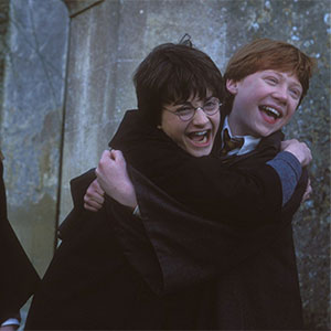 harry-potter-harry-ron-hermione-happy-hugging-excited
